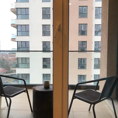 Апартаменти Stylish Westpark 2 View W8 Бухарест