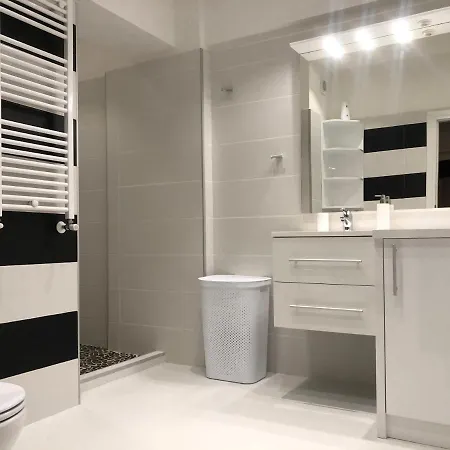 Stylish Westpark 2 View W8 *