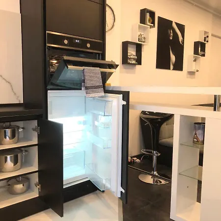 Stylish Westpark 2 View W8 Апартаменти *